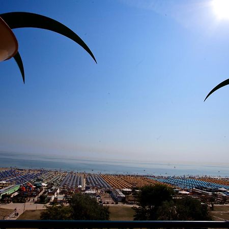 Hotel Palm Beach B&B Sea View Rimini Esterno foto