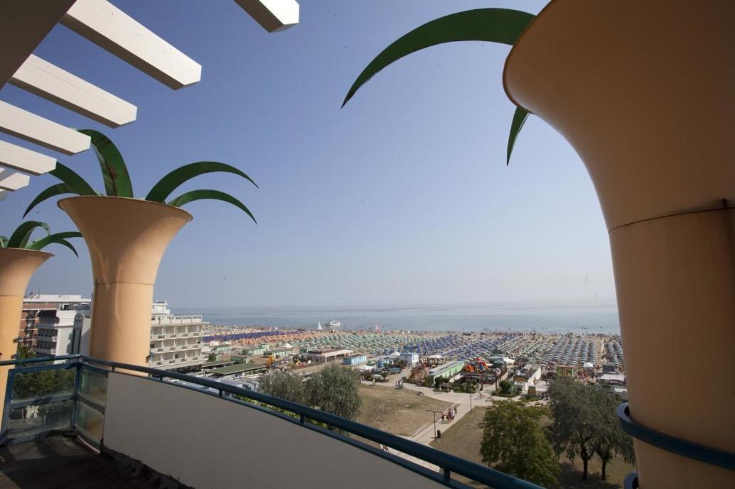 Hotel Palm Beach B&B Sea View Rimini Esterno foto