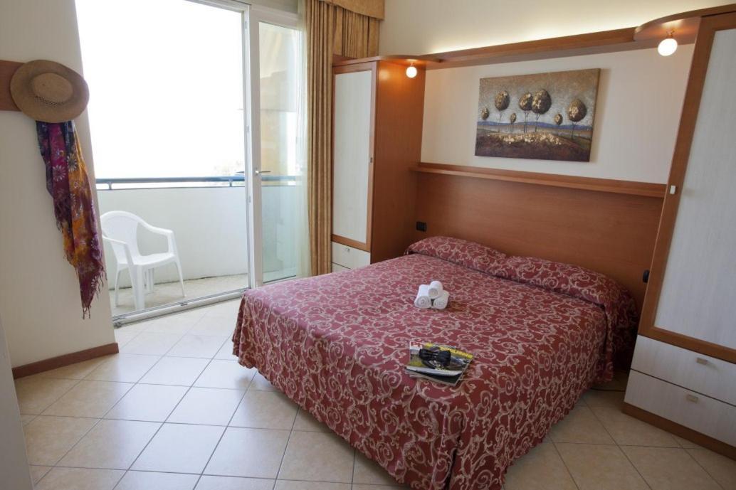 Hotel Palm Beach B&B Sea View Rimini Esterno foto