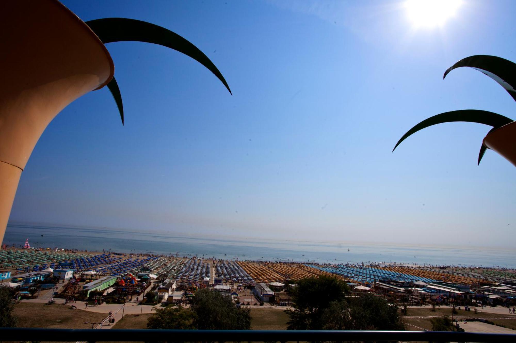 Hotel Palm Beach B&B Sea View Rimini Esterno foto